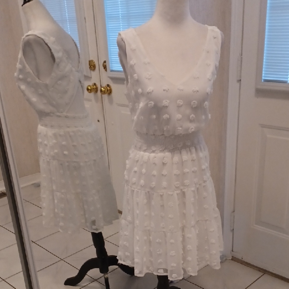 4/$60 White Sleeveless V-Neck Mini Sundress - Size Small
